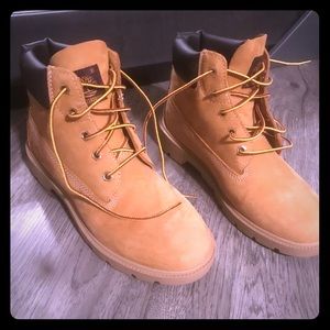 Like new timberland boots